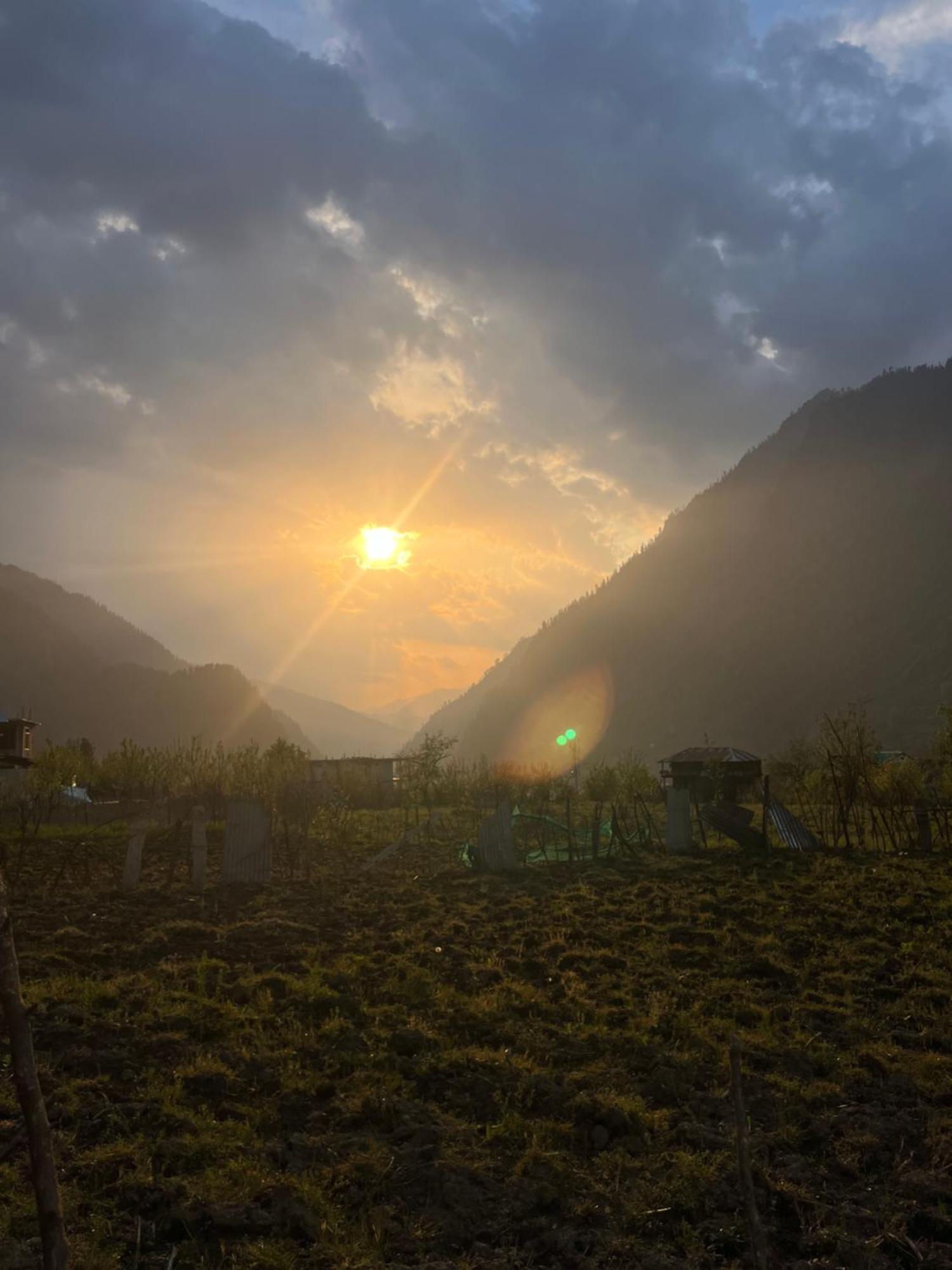 Отель Golden Luck Mann Cafe Kalgha Экстерьер фото